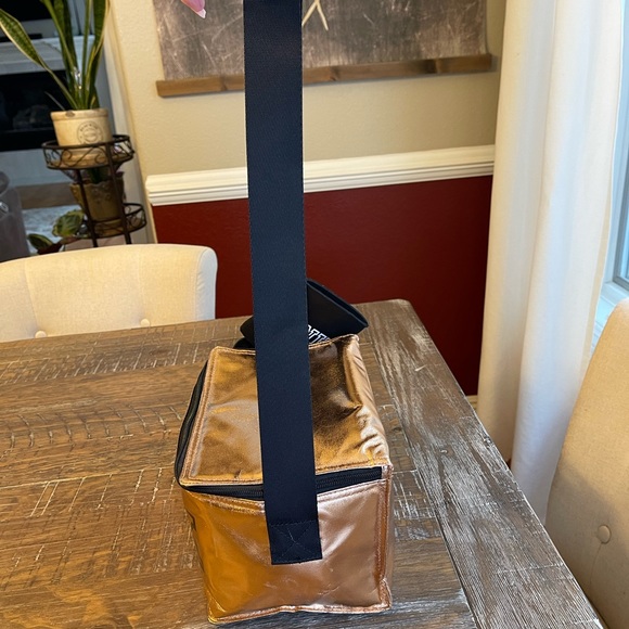 🌺 PINK Victoria’s Secret Insulated Cooler / Lunch Box 🌺 BRAND NEW NEVER USED - Picture 5 of 11